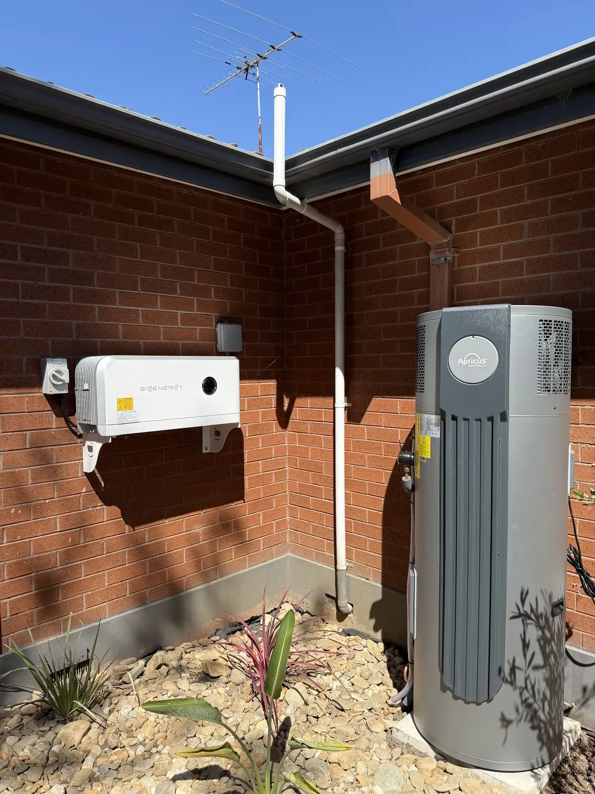 Belmont residential solar and heat pump installation