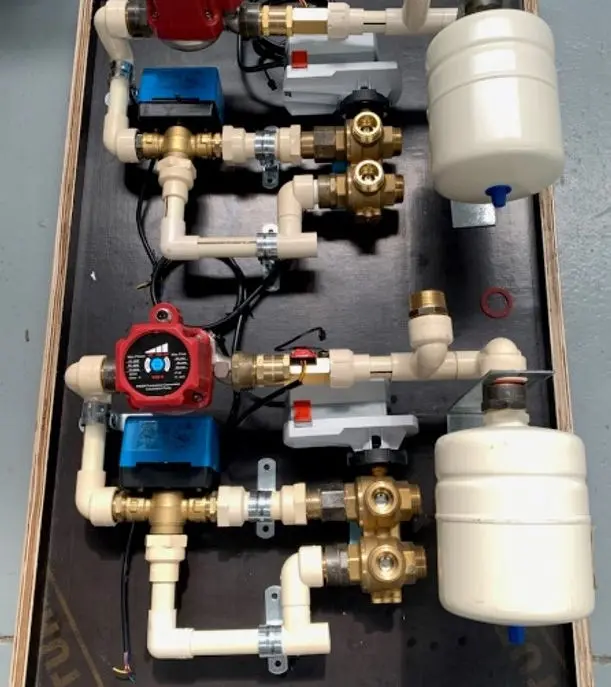 Assembled hydronic plumbing manifold with pumps and valves