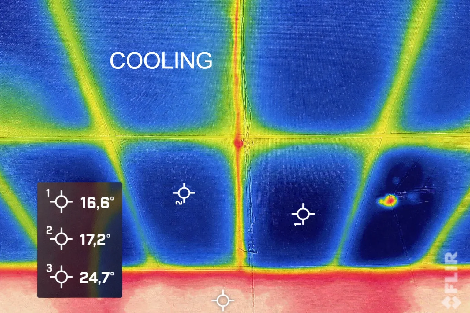 Thermal image of ceiling panels in cooling mode showing uniform cool surface temperatures at 14.4°C in blue and green